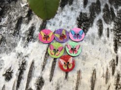 boutons plastiques motif papillon